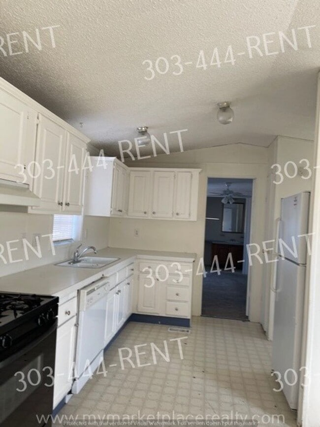 Photo - 3 Bedroom 2 Bathroom in Thornton! House