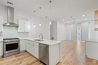 Building Photo - 908 Nueces St
