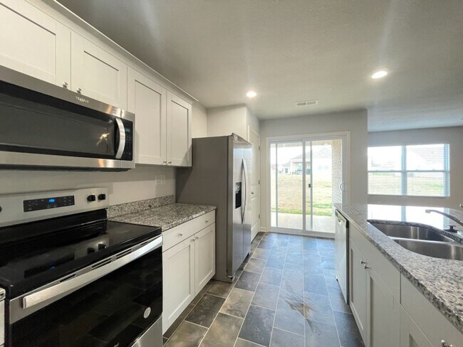 Building Photo - BRAND NEW HOME!