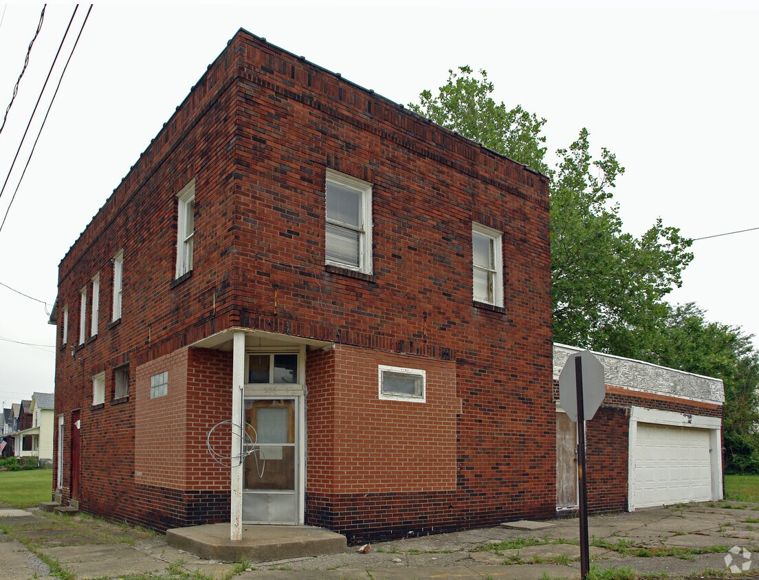 Primary Photo - 235 Emerald St