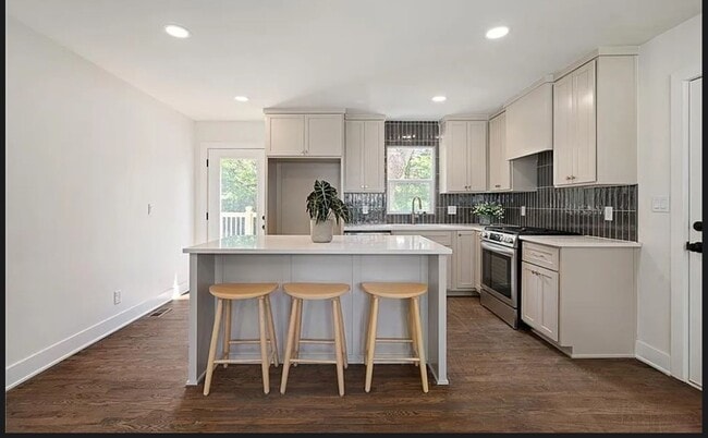Building Photo - 6111 W 58th St