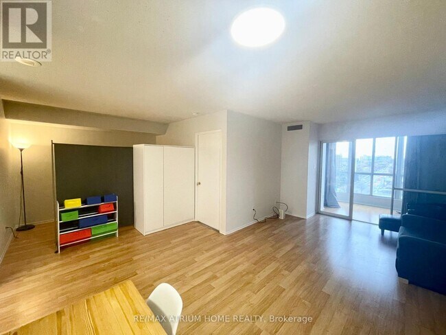 Photo du bâtiment - 1470 Midland Ave