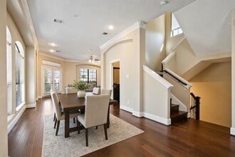 Building Photo - 835 Garden Oaks Trce