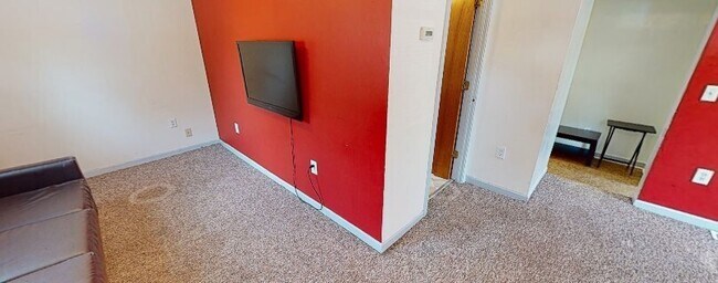 Building Photo - 833 Brown-833BR