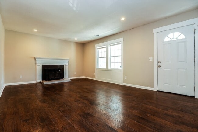 Building Photo - 1865 Jaywood Cir