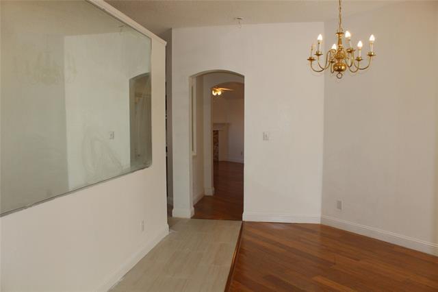 Foto del edificio - 3325 Bluegrass Dr