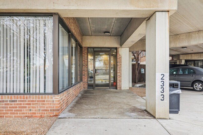 Foto del edificio - 2333 N Neva Ave
