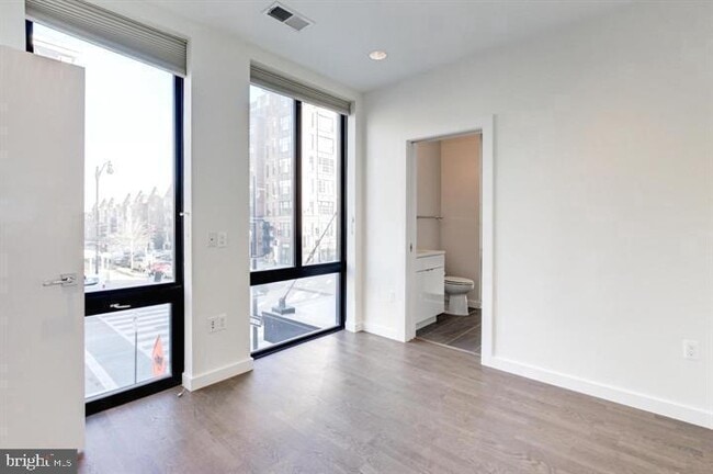 Building Photo - 1405 W St NW