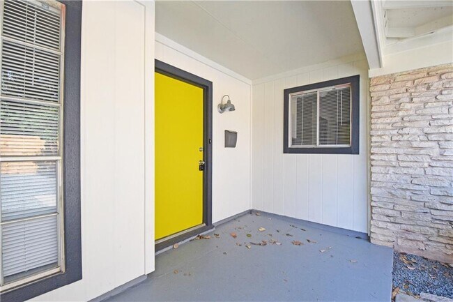 Foto del edificio - 6400 Brookside Dr