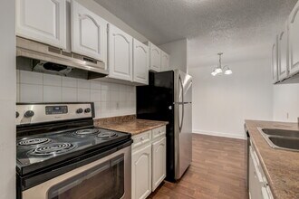 Building Photo - Applewood Village