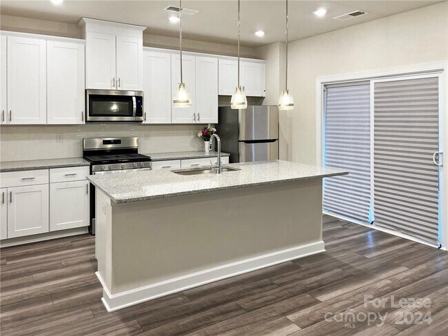 Building Photo - 2127 Belterra Dr