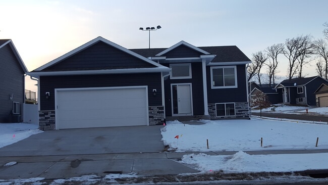 Building Photo - 6703 Clarkia Dr NW