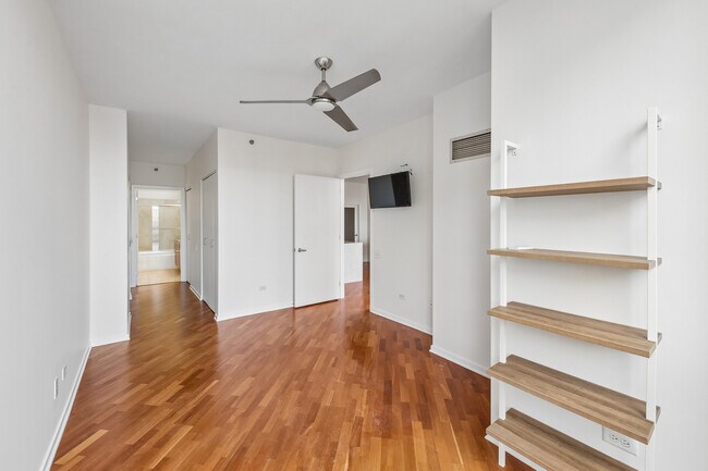 Building Photo - 210 S Desplaines St