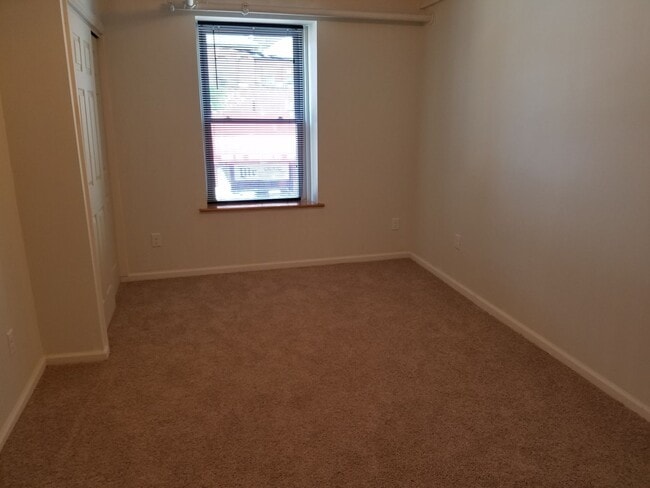 Foto del edificio - Incredibly Spacious 3 Bedroom / 3 Bathroom...