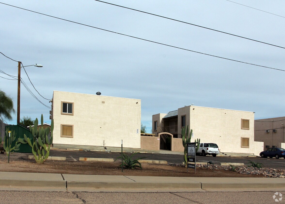 Primary Photo - Courtyard Apartments