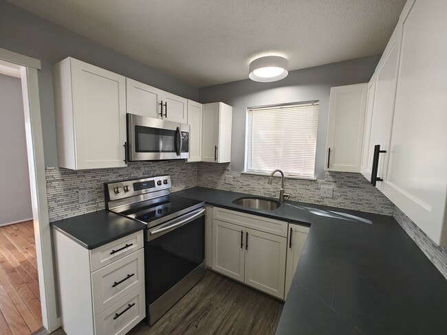 Building Photo - 351 Heritage Vlg