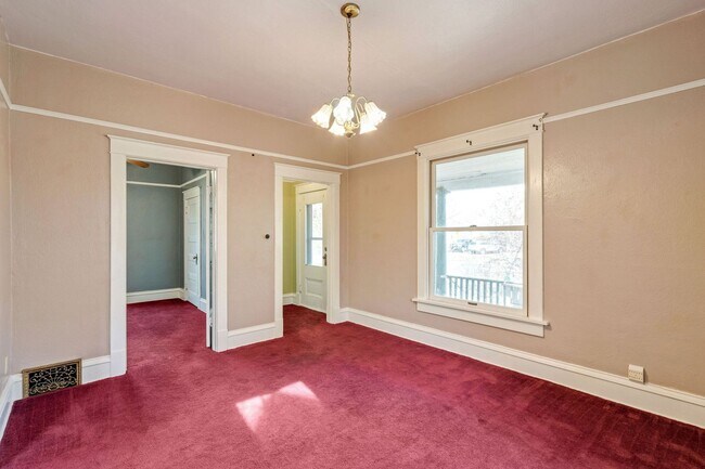 Building Photo - Big 2 bedroom 1 bath House