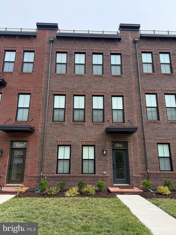 Building Photo - 22812 Tawny Pne Sq