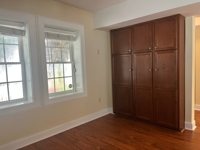 Large Pantry - 517 Boulevard SE