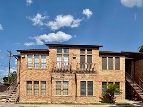 Building Photo - 203 Martingale