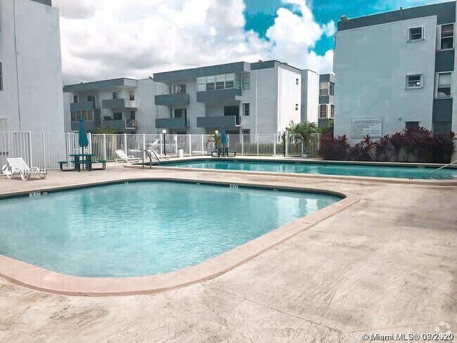 Building Photo - 2496 SW 17th Ave