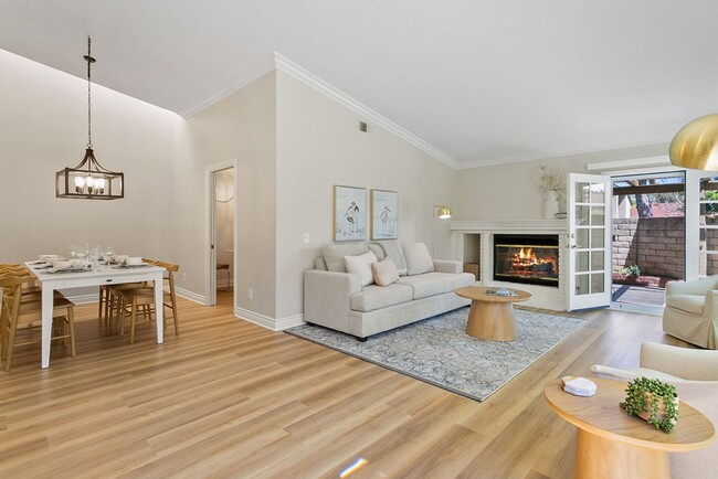 Foto del edificio - Beautiful Furnished Home in Seaside Villas Near Doheny Beach!