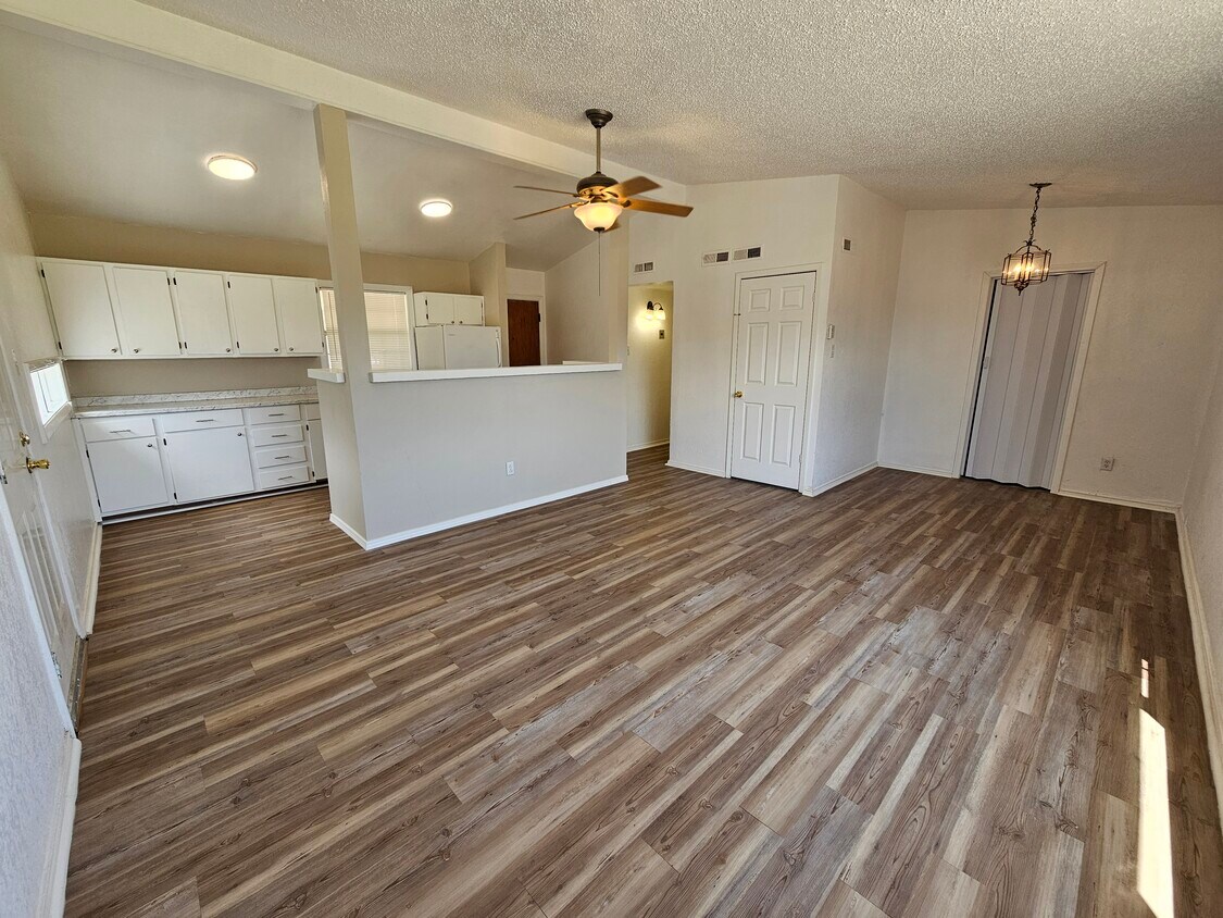 Foto principal - 1006 S Plains Park Dr