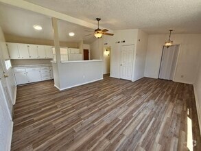 Building Photo - 1006 S Plains Park Dr