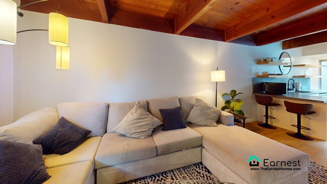 Foto del edificio - 2 + 1.5 Charming Remodeled Townhouse in th...