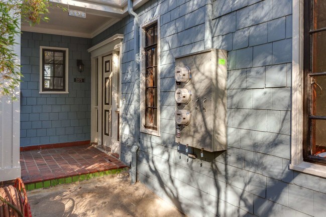 Building Photo - 3271 Kempton Ave