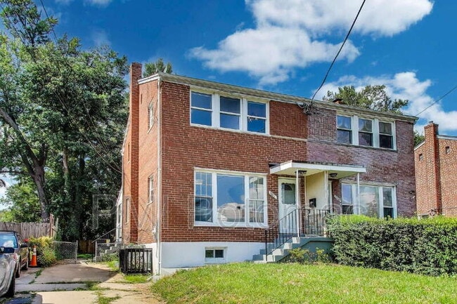 Building Photo - 3407 Floral St