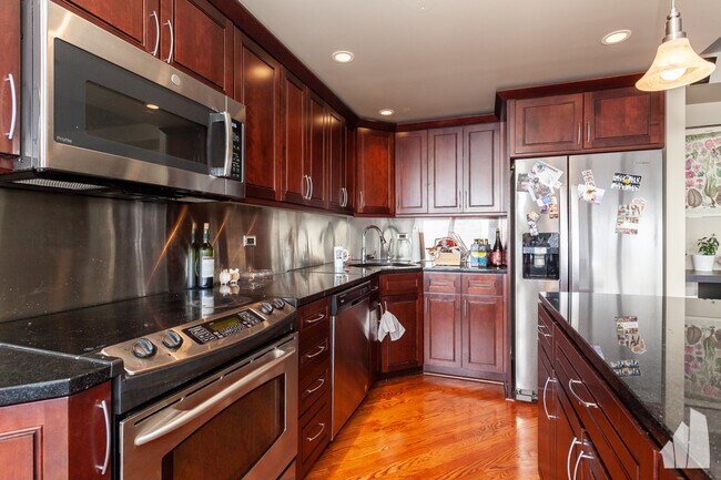 Foto del edificio - 655 W Irving Park Rd