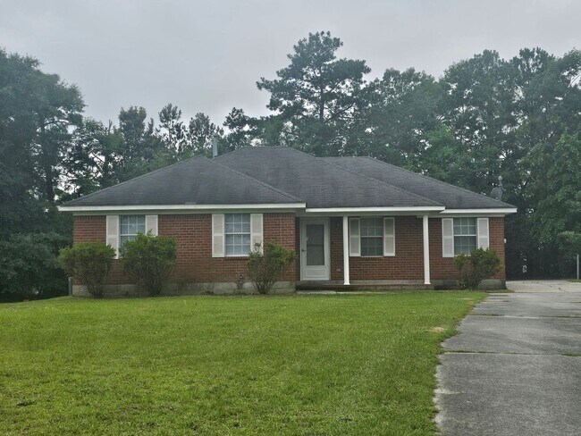 Foto del edificio - Single family home with covered front porc...