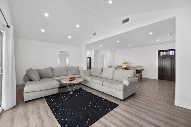 Foto del edificio - 18015 Collins St