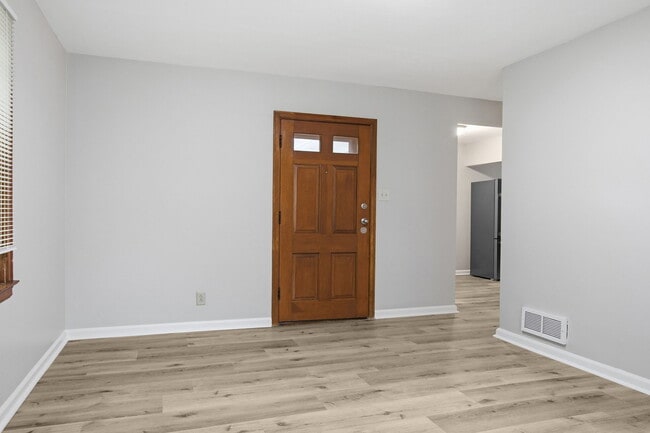 Building Photo - 4612 Rookwood Ave