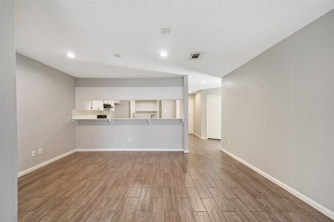 Building Photo - 20309 Sunny Shores Dr