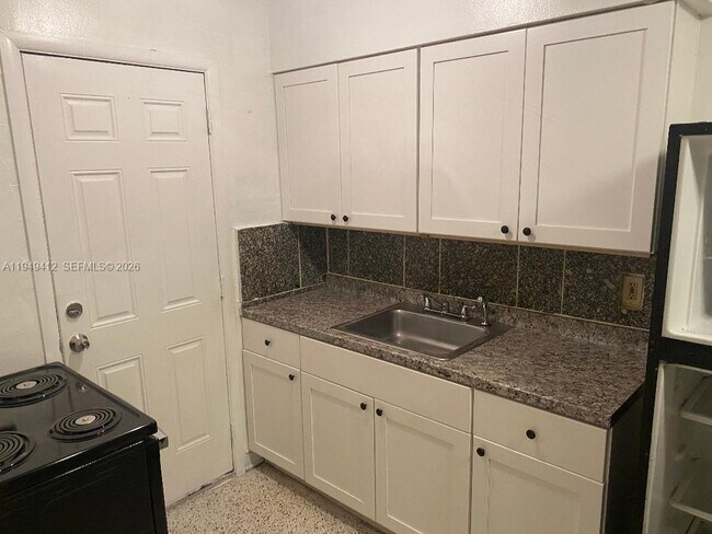 Foto del edificio - 626 NE 61st St