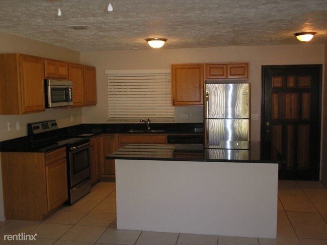 Foto del edificio - 830 NW 11th Terrace