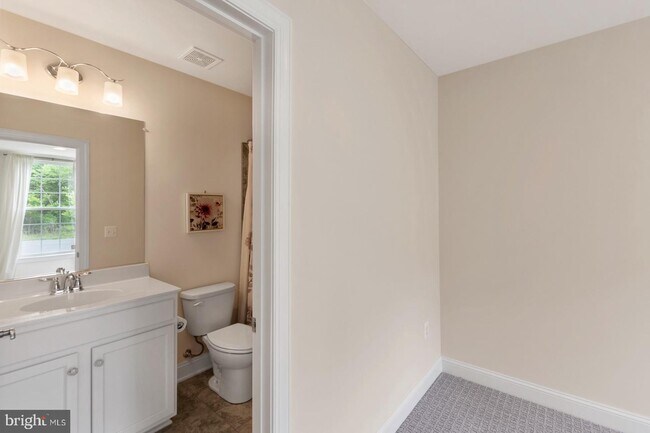 Foto del edificio - 46077 Hall Rd