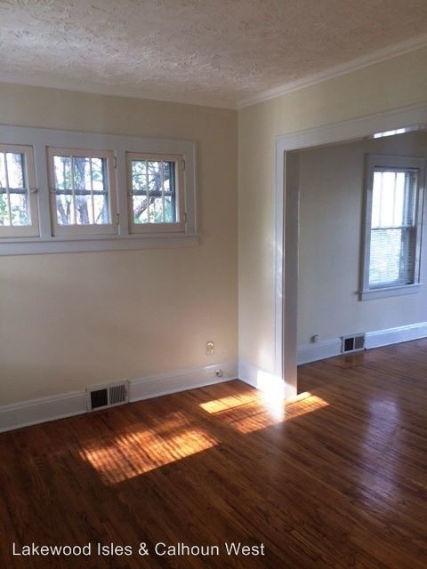 Building Photo - 3826 W 31st St