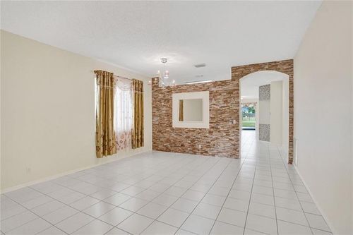 Building Photo - 4011 Banyan Trails Dr