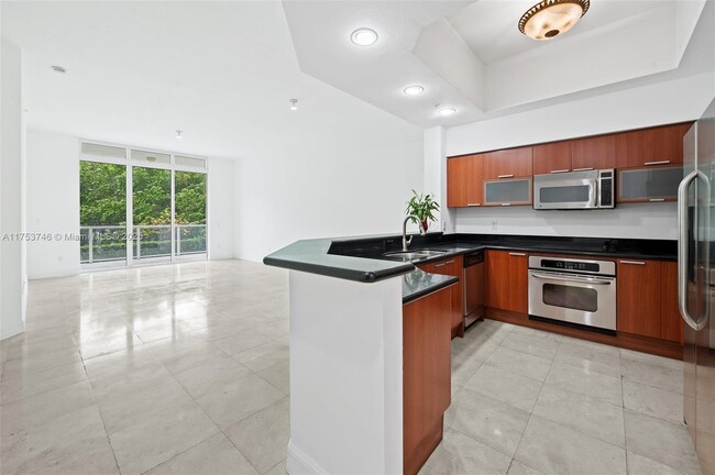 Building Photo - 15051 Royal Oaks Ln