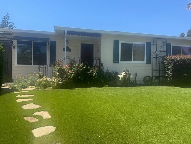 Building Photo - 207 Saranap Ave