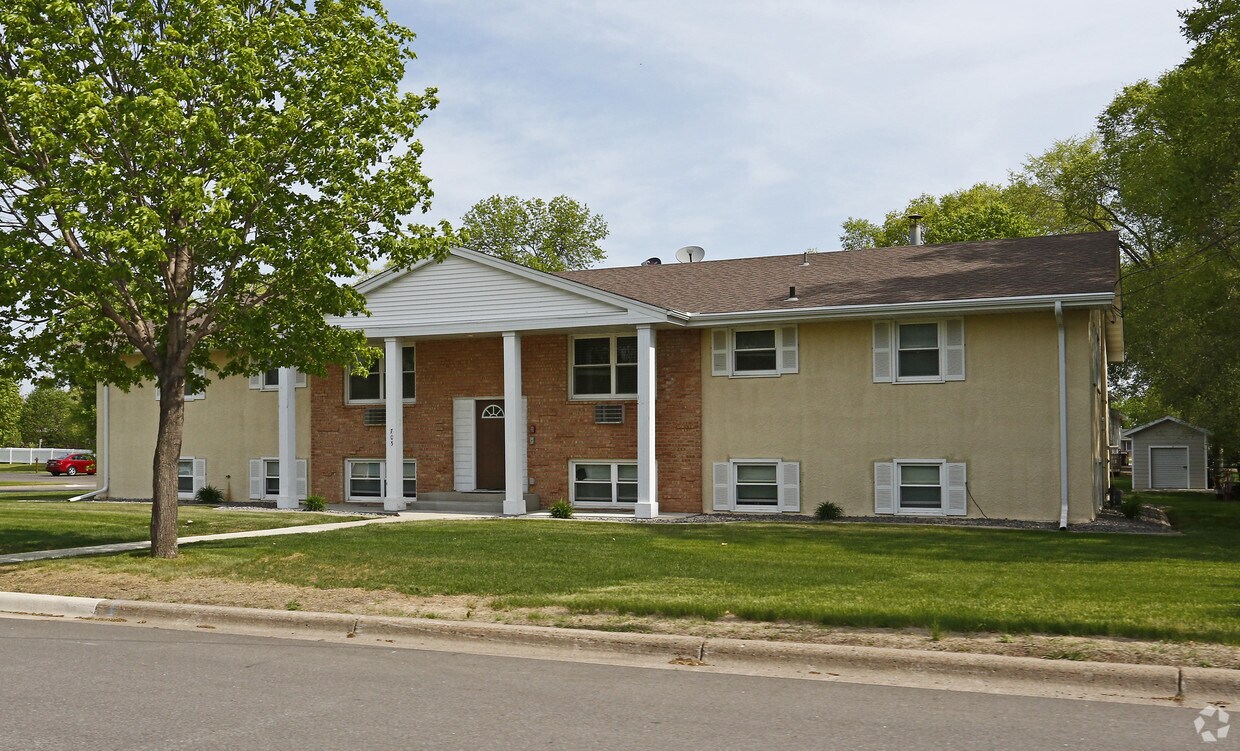 Primary Photo - 705 3rd St E