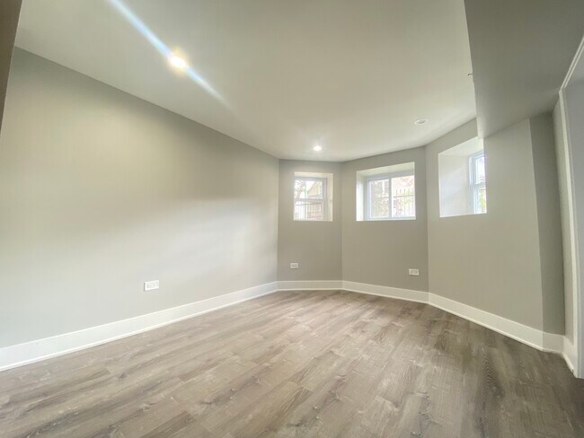 Foto del edificio - 4230 W Crystal St