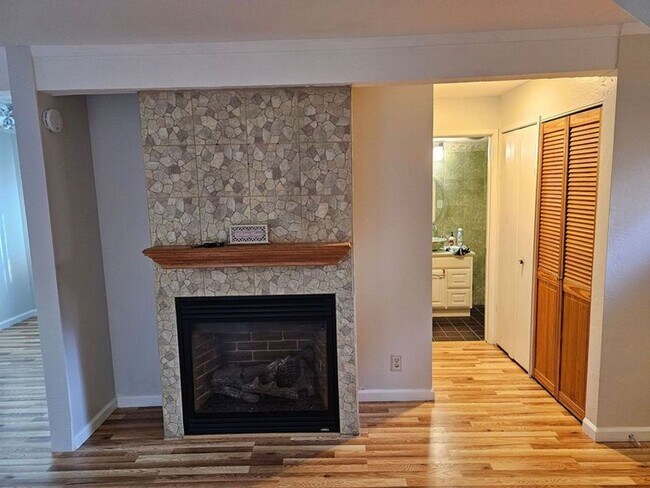 Foto del edificio - Unique FREESTANDING 2 Bed/ 1.5 Bath Townhome in Mountain View