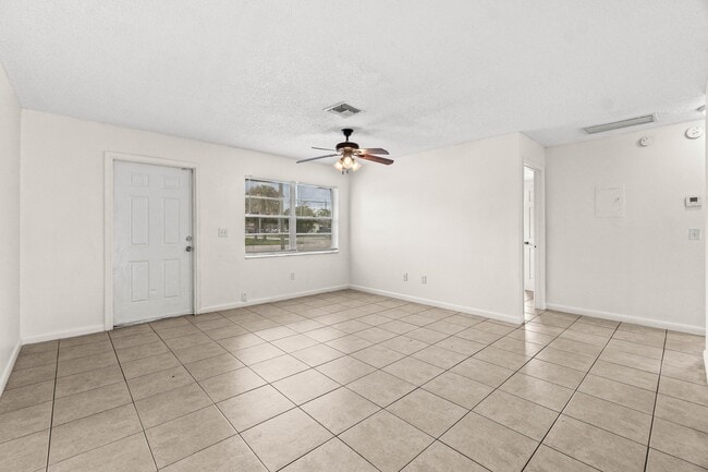 Foto del edificio - 4807 Gulfstream Rd