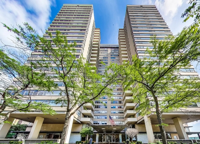 Building Photo - 6301 N Sheridan Rd