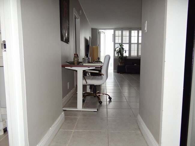 Building Photo - 3725 S Ocean Dr
