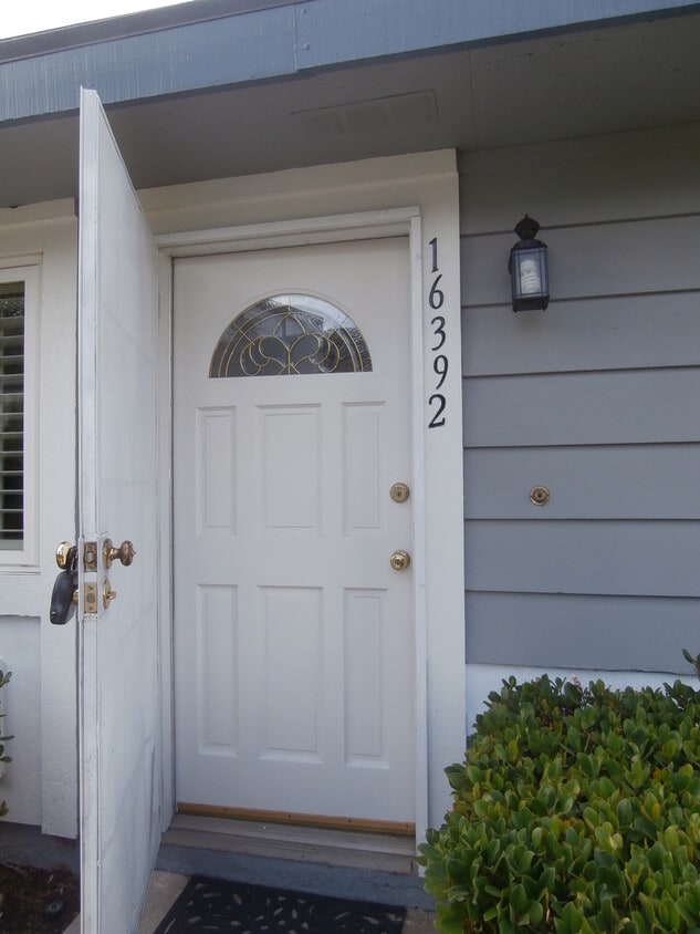 Primary Photo - North HB Single Story 2 bedroom 1 bathroom...